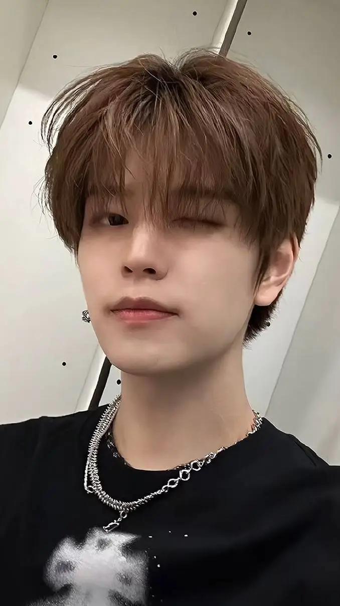 ai character: seungmin bf background