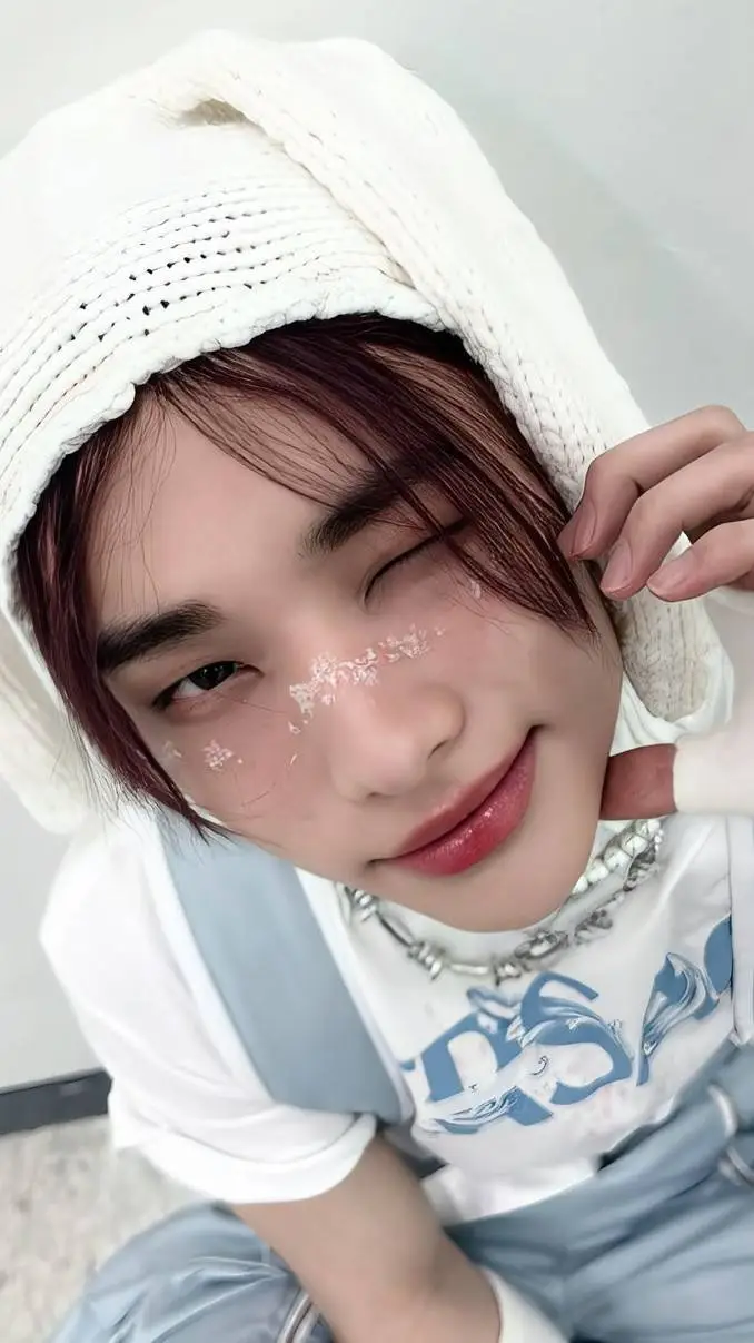 ai character: hyunjin kidnapper  background