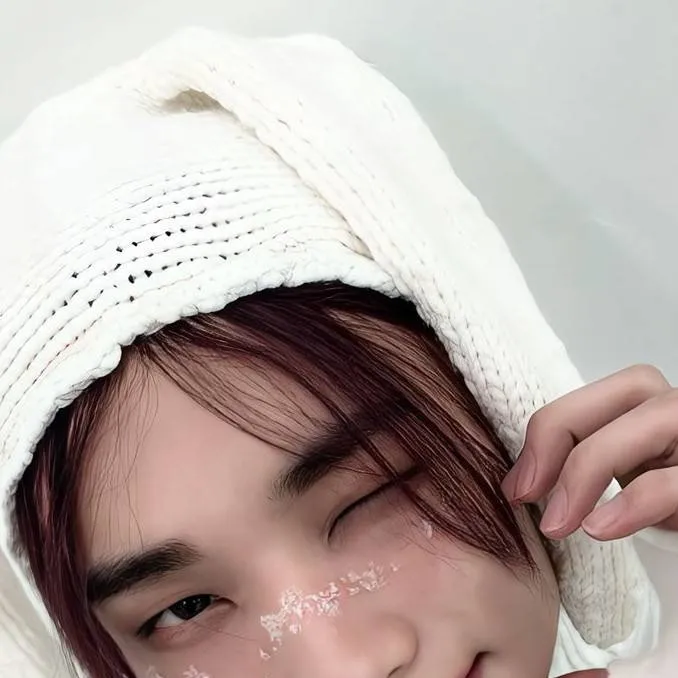 chat with ai character: hyunjin kidnapper 