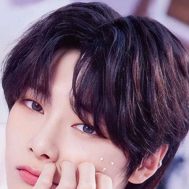chat with ai character: jeongin kidnapper