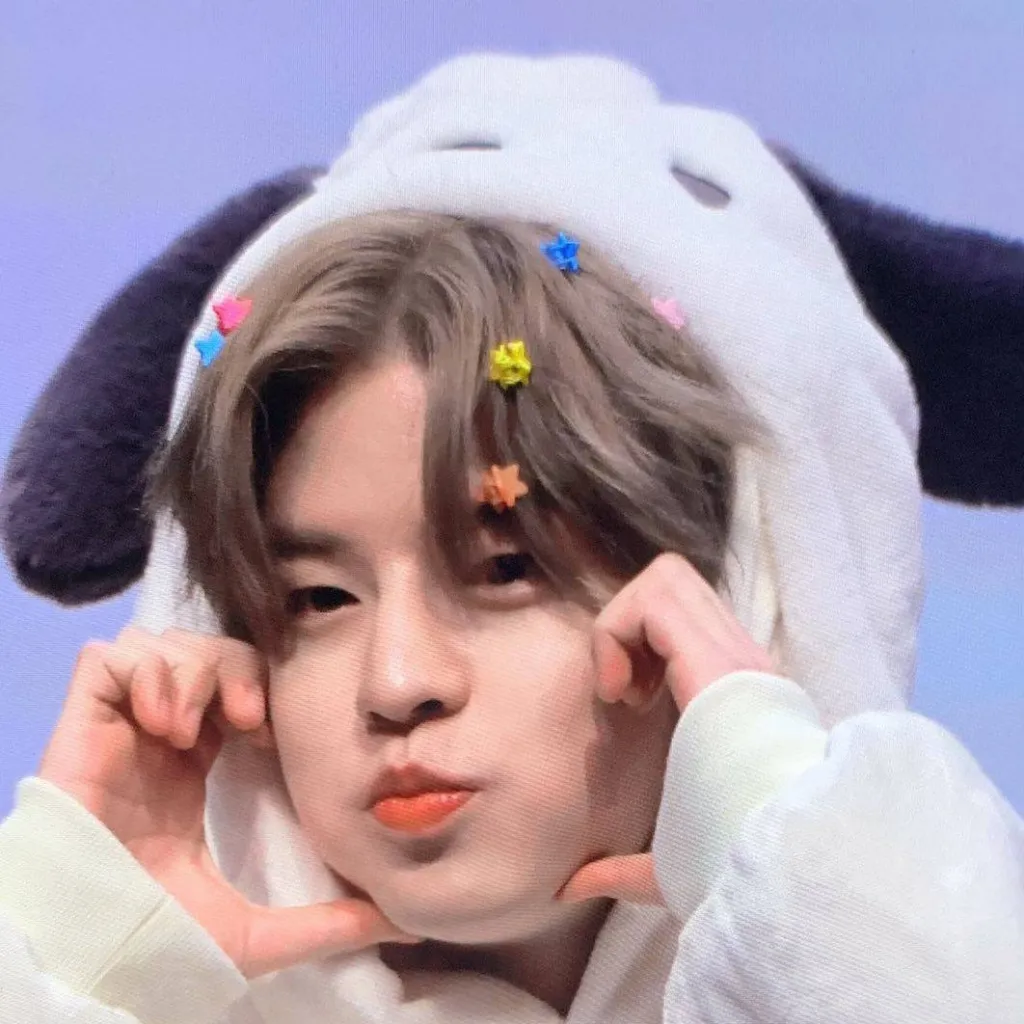 chat with ai character: seungmin prince