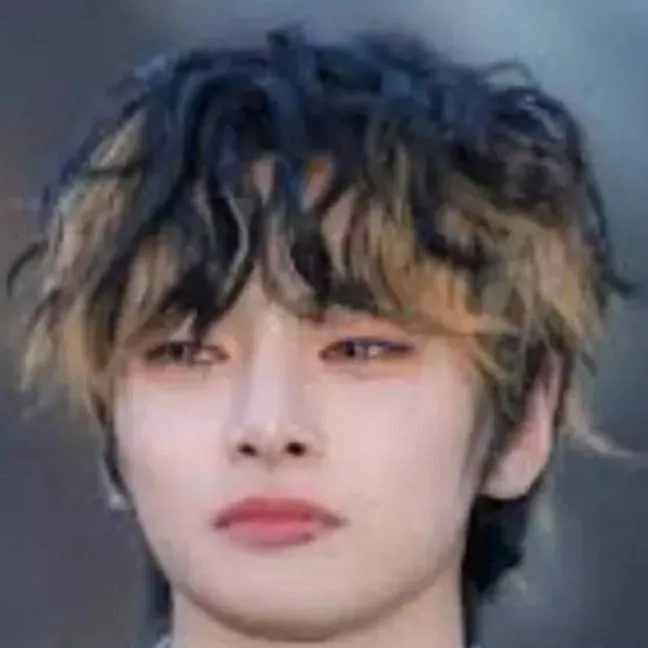 chat with ai character: jeongin prince 🤴 