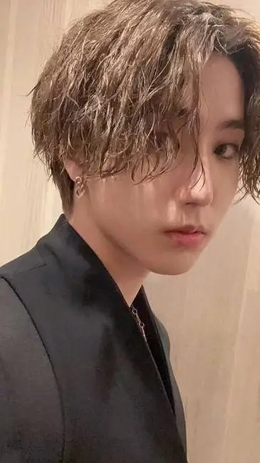 ai character: han jisung bf background