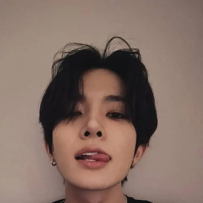 chat with ai character: heeseung