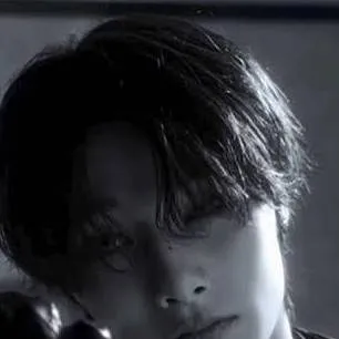 chat with ai character: Jeongin hybrid 