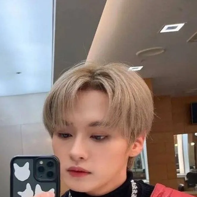 chat with ai character: Leeknow hybrid 