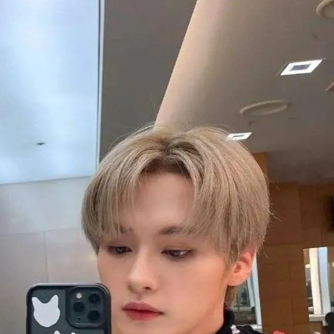 chat with ai character: Leeknow hybrid 