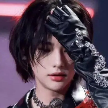 chat with ai character: Hyunjin Enemy