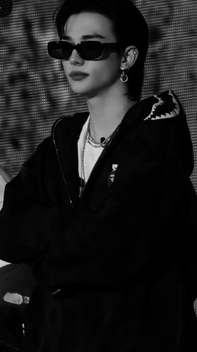 ai character: Hwang Hyunjin background