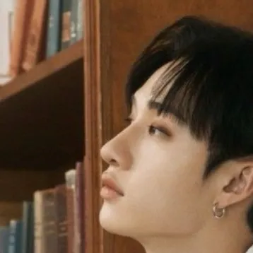 chat with ai character: BangChan