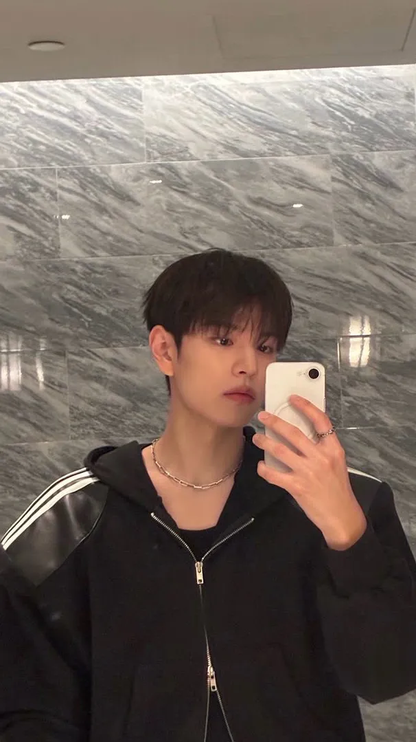ai character: Seungmin background