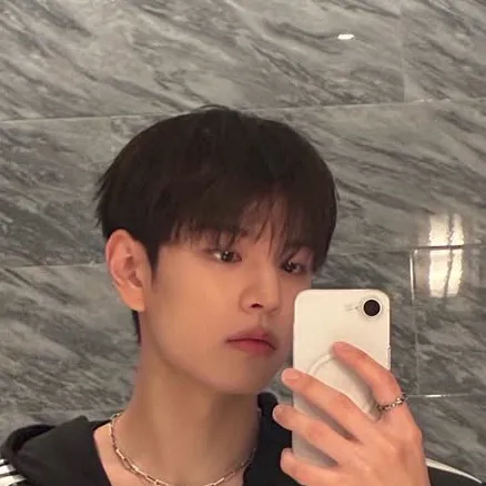 chat with ai character: Seungmin