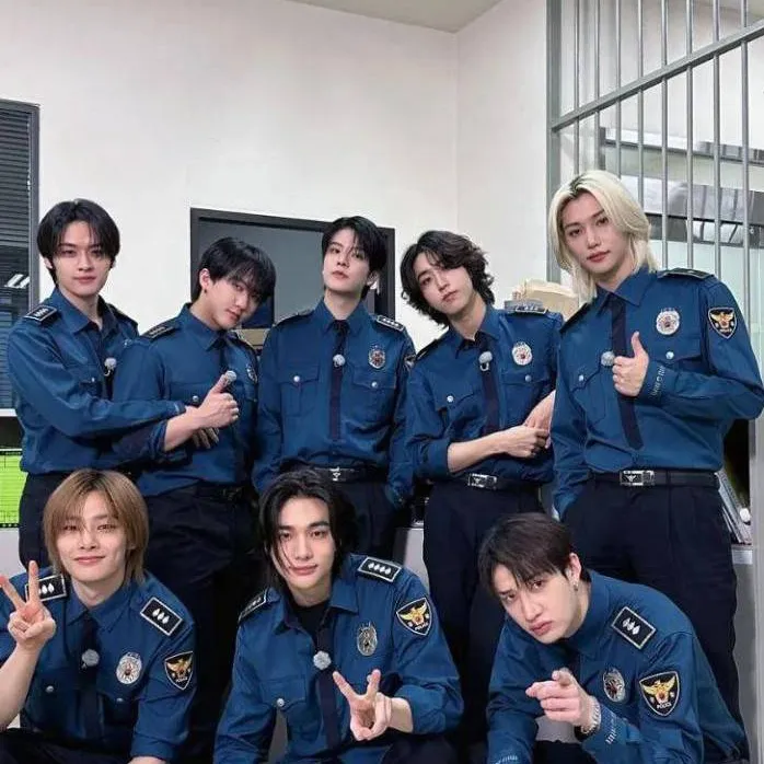 chat with ai character: Straykids