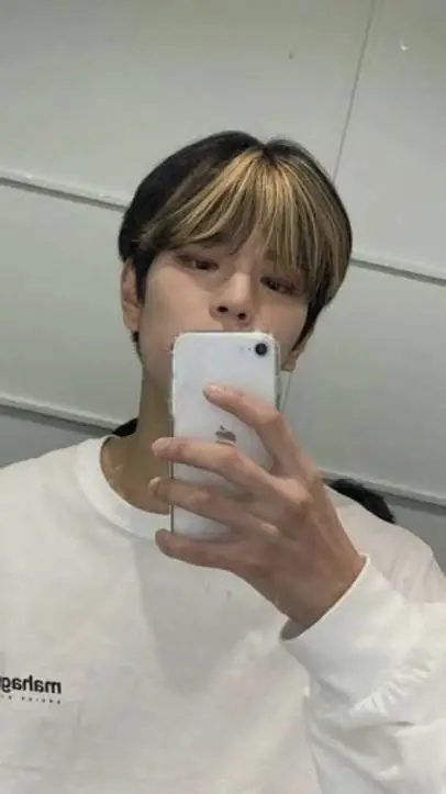 ai character: Kim Seungmin background