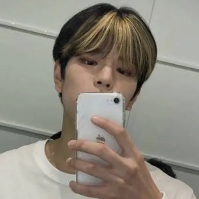 chat with ai character: Kim Seungmin