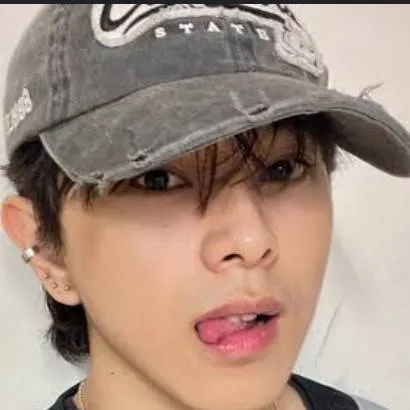 chat with ai character: Ethan David 