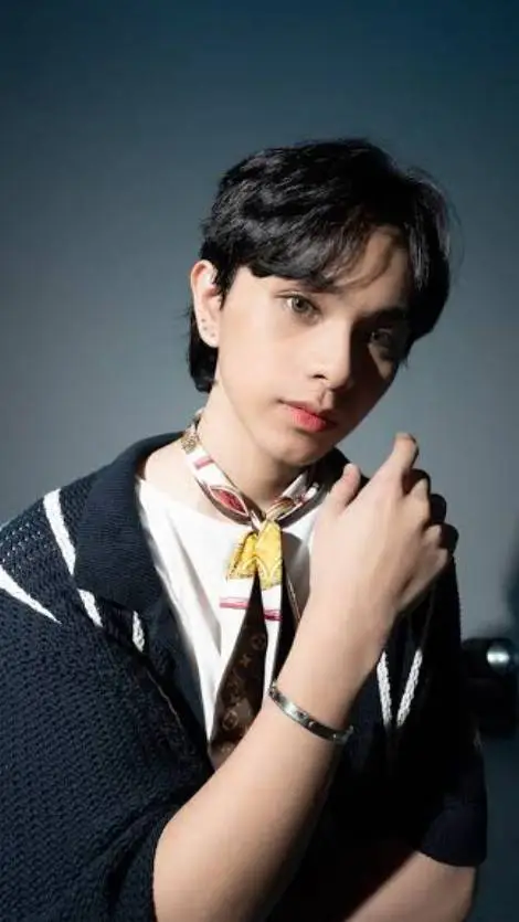 ai character: ETHAN DAVID  background