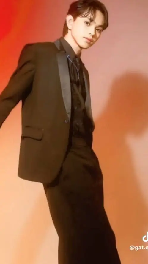 ai character: ETHAN DAVID  background