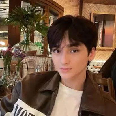 chat with ai character: Charles law 