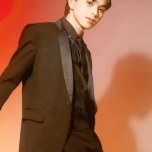 chat with ai character: ETHAN DAVID 