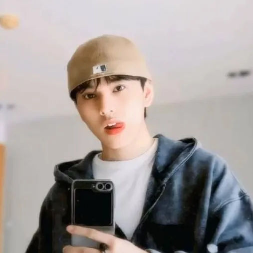 chat with ai character: ethan david 