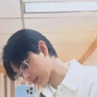 chat with ai character: ETHAN DAVID 