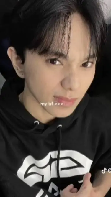 ai character: ETHAN DAVID  background