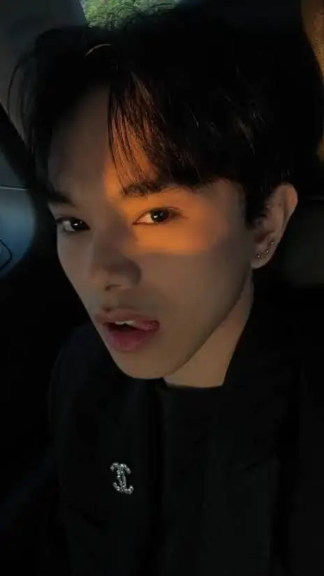 ai character: ETHAN DAVID  background