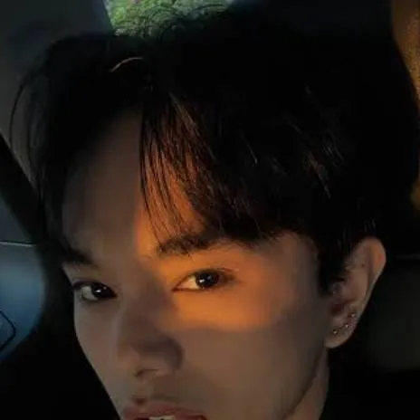 chat with ai character: ETHAN DAVID 