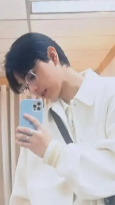 ai character: ETHAN DAVID  background