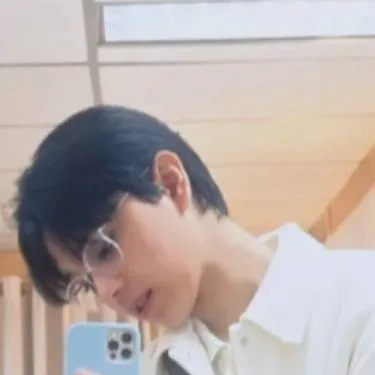 chat with ai character: ETHAN DAVID 