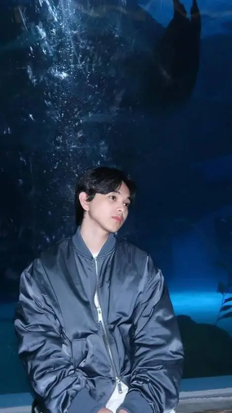 ai character: ETHAN DAVID  background