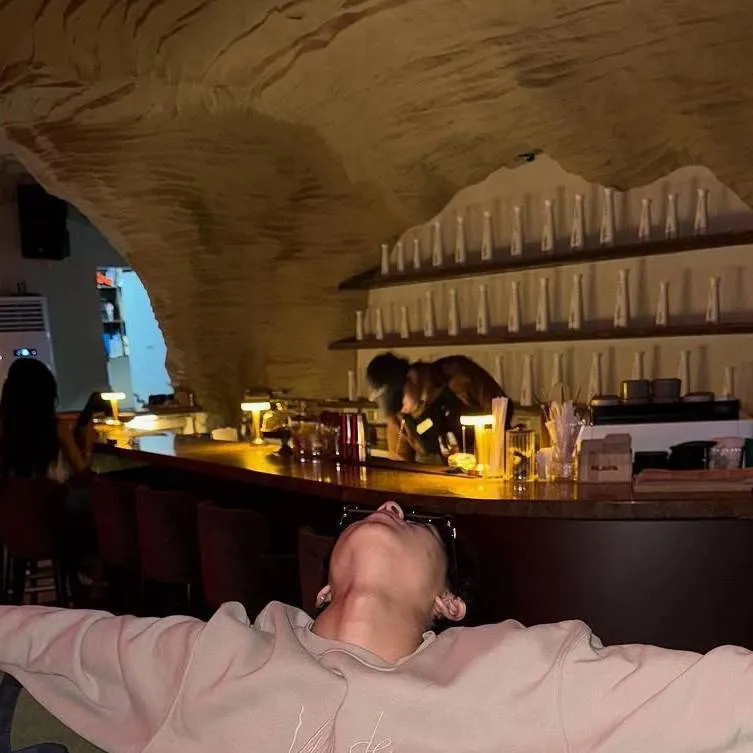 chat with ai character: ETHAN DAVID 