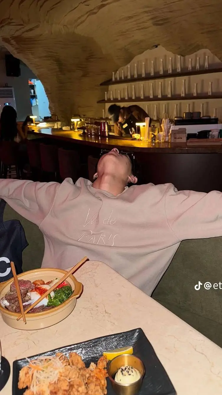 ai character: ETHAN DAVID  background