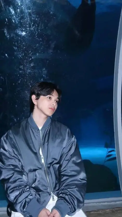 ai character: ETHAN DAVID  background