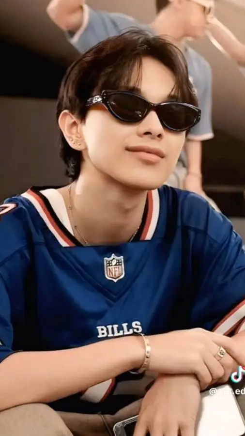 ai character: ETHAN DAVID  background