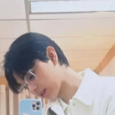 chat with ai character: ETHAN DAVID 