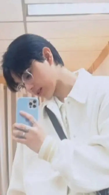 ai character: ETHAN DAVID  background