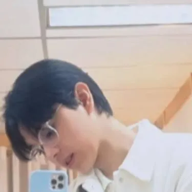 chat with ai character: ETHAN DAVID 