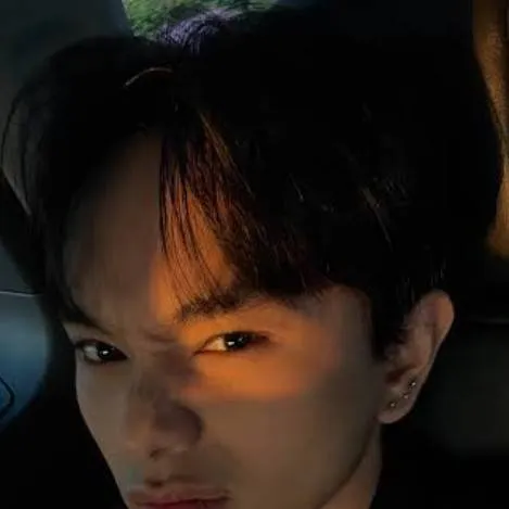 chat with ai character: ETHAN DAVID 