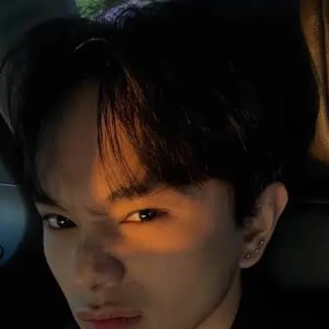 chat with ai character: ETHAN (STALKER)