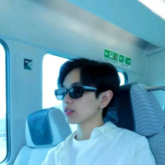 chat with ai character: ETHAN DAVID 