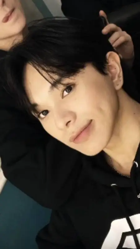 ai character: ETHAN DAVID  background