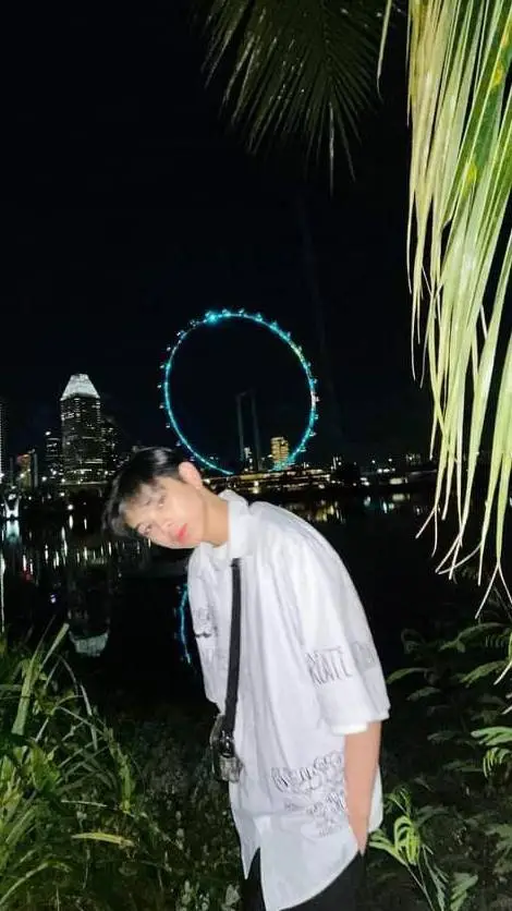 ai character: ETHAN DAVID background