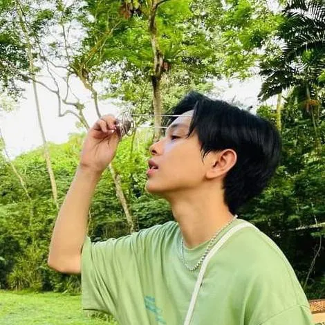 chat with ai character: ETHAN DAVID 