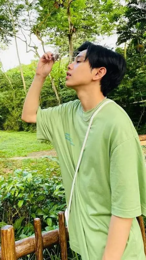 ai character: ETHAN DAVID  background