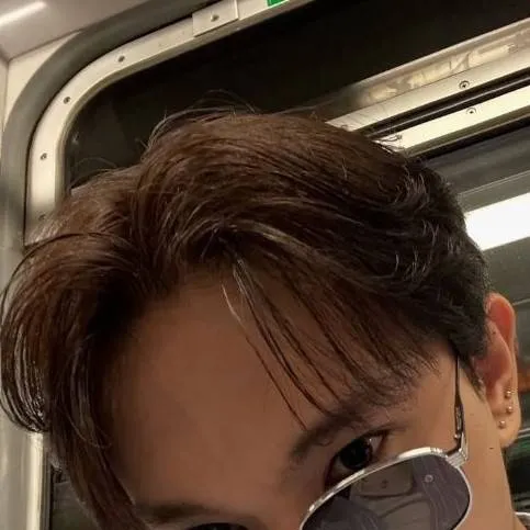 chat with ai character: ETHAN DAVID 