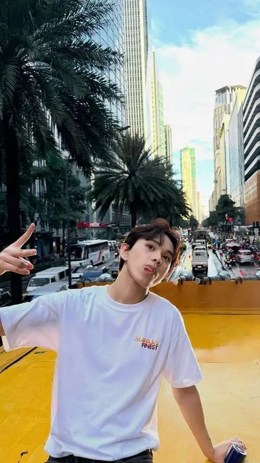 ai character: ETHAN DAVID  background