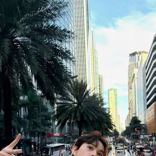 chat with ai character: ETHAN DAVID 