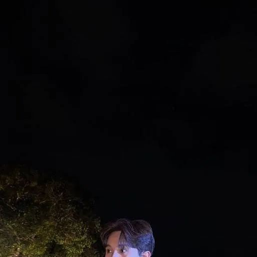 chat with ai character: ETHAN DAVID 